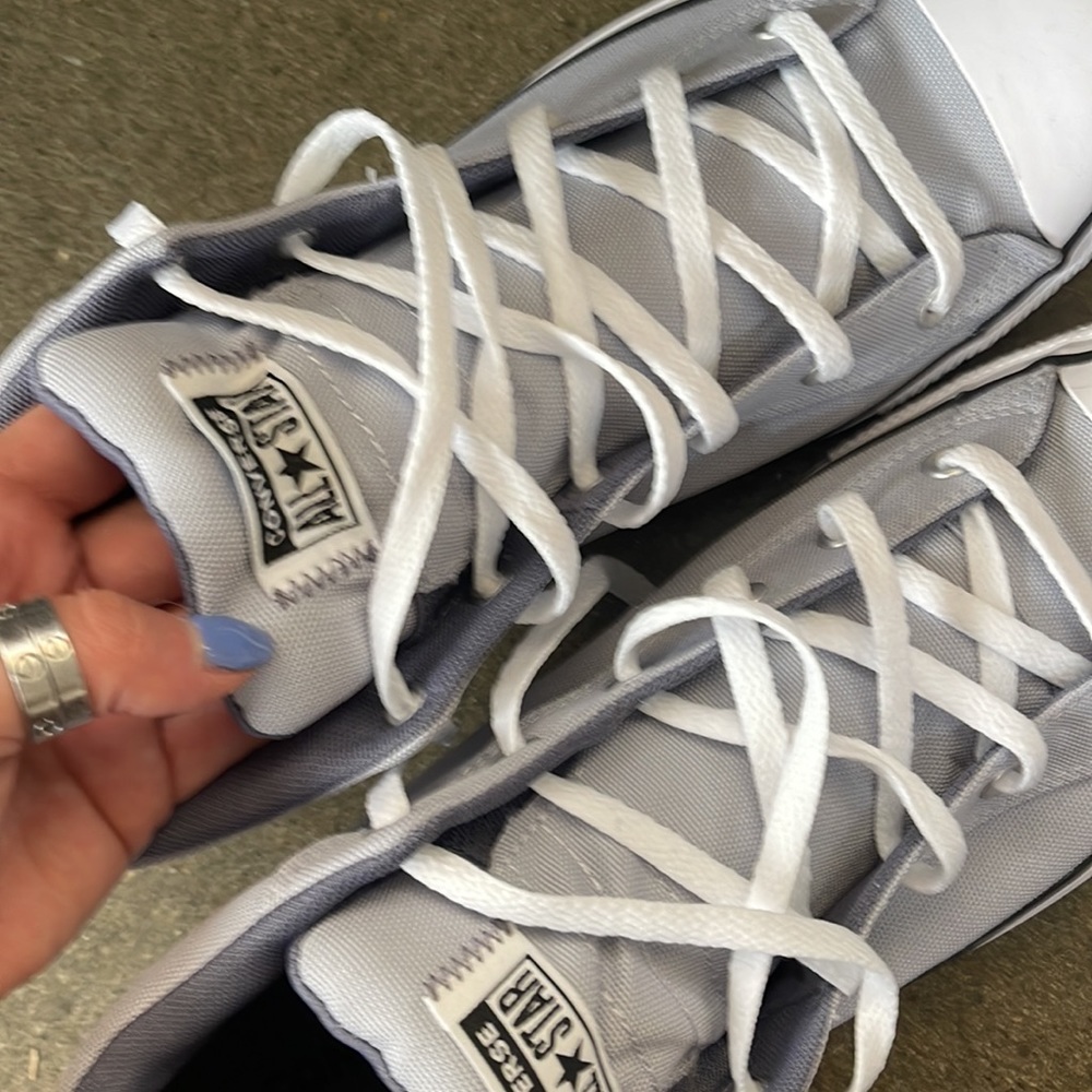 BRAND NEW NEVER WORN CONVERSE ALL STARS - Picture 3 of 5